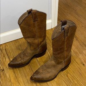 Frye cowboy boots. Size 8.